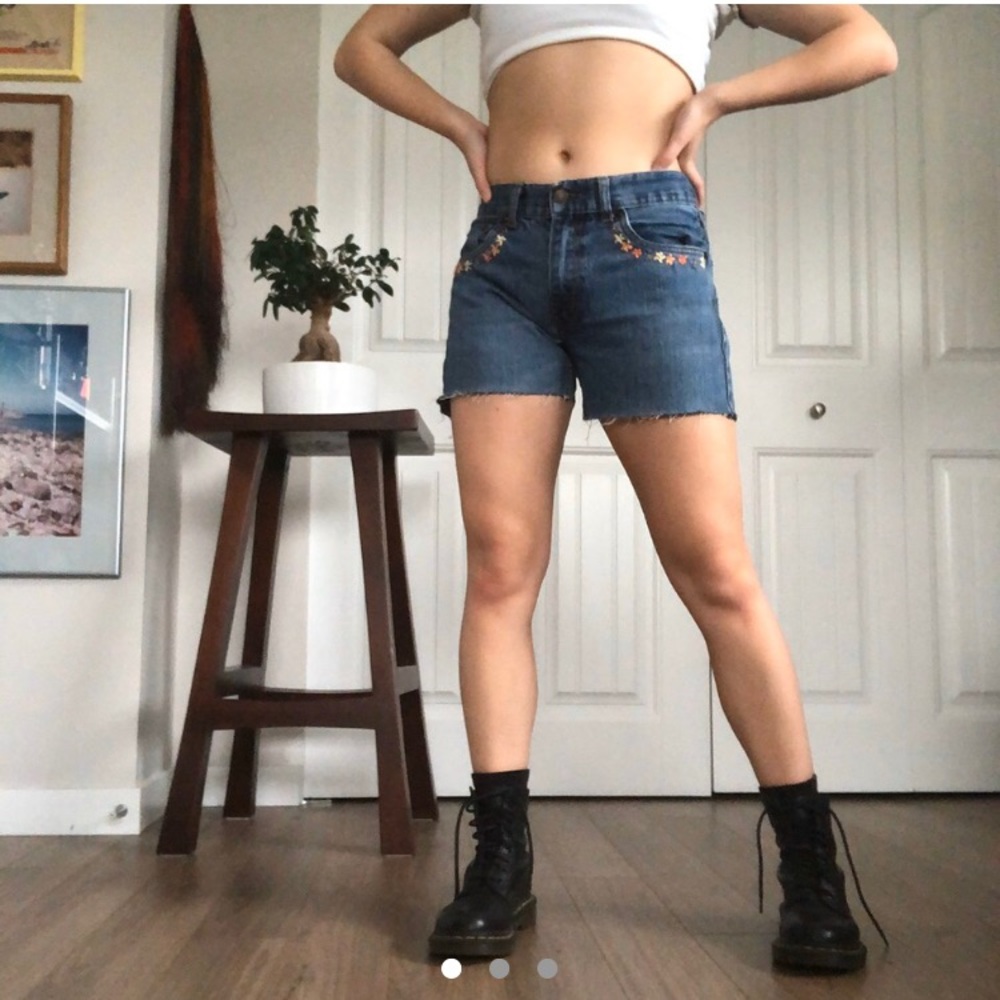 Custom Embroidered Daisy Levis